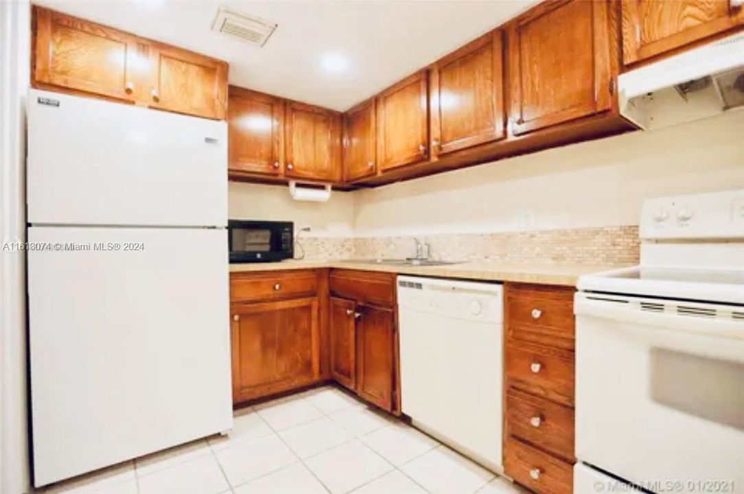 For Rent: $1,650 (1 beds, 1 baths, 800 Square Feet)