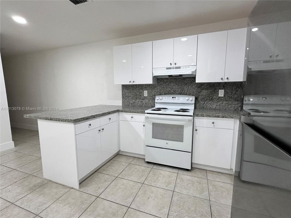 For Rent: $3,050 (3 beds, 2 baths, 2320 Square Feet)