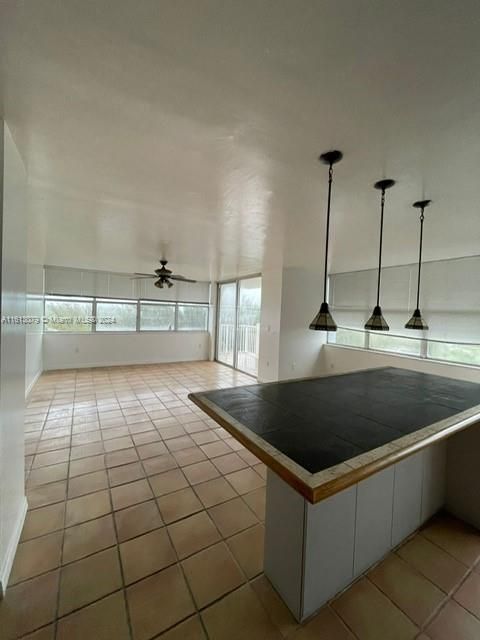 For Rent: $2,200 (2 beds, 2 baths, 1222 Square Feet)