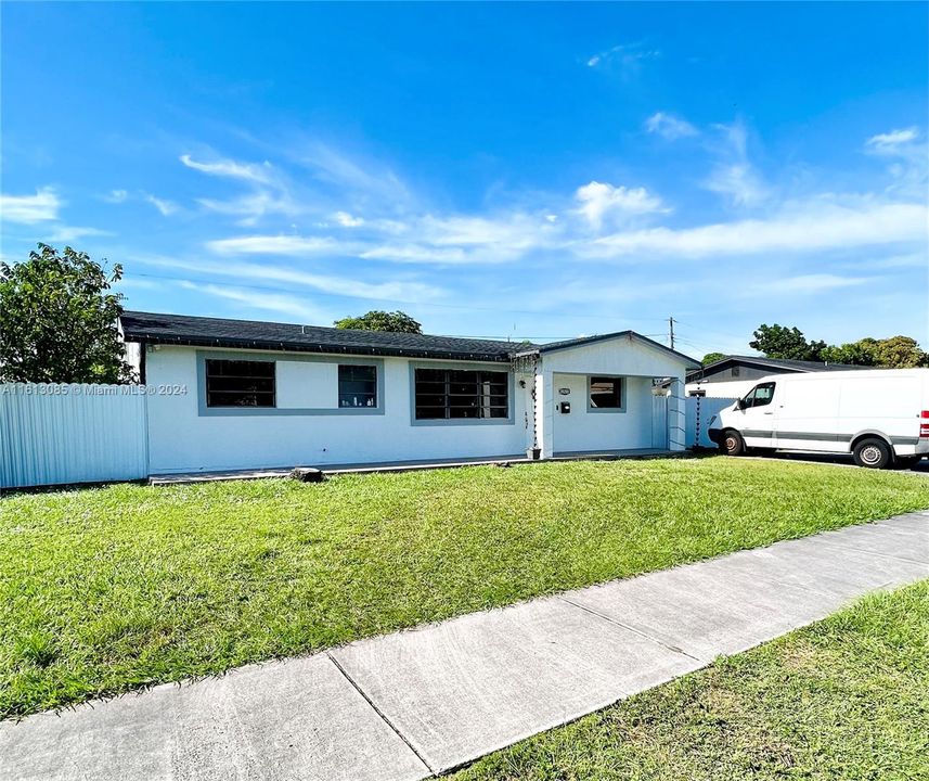 For Sale: $579,000 (4 beds, 2 baths, 1794 Square Feet)