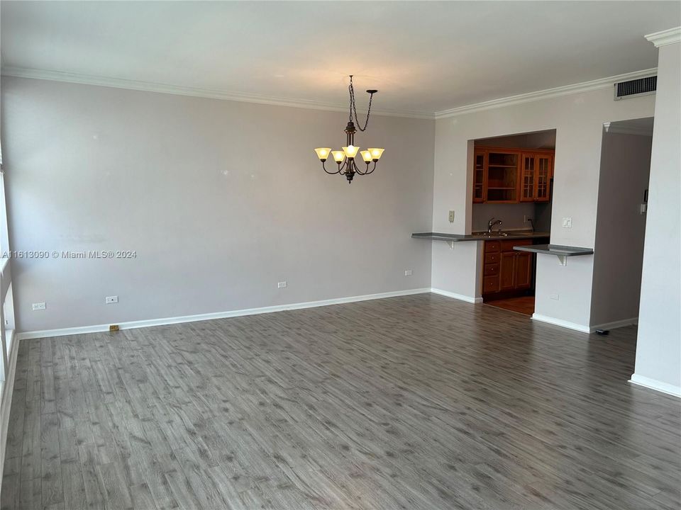 For Rent: $2,400 (1 beds, 1 baths, 790 Square Feet)