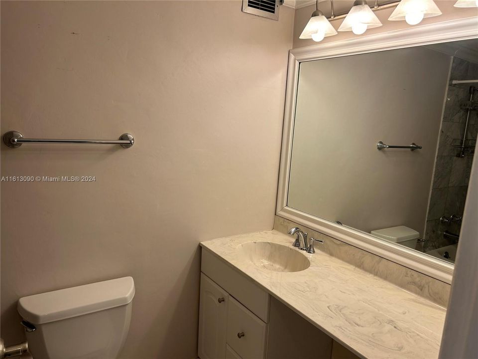 For Rent: $2,400 (1 beds, 1 baths, 790 Square Feet)