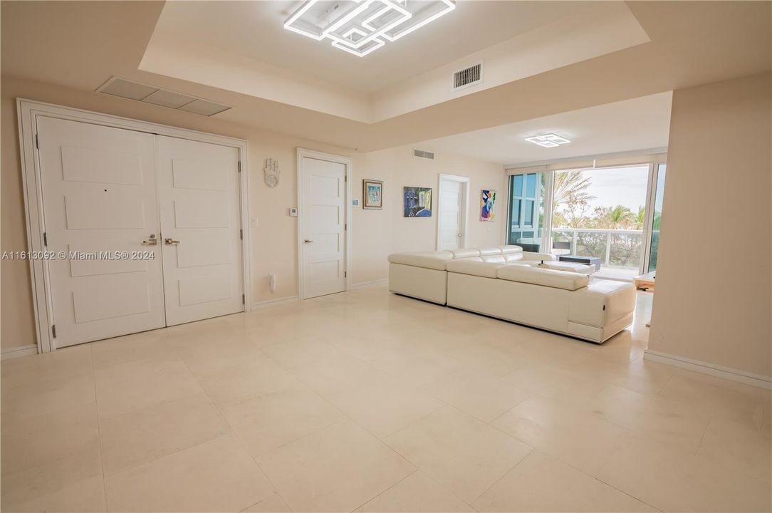 For Sale: $2,000,000 (3 beds, 3 baths, 2137 Square Feet)