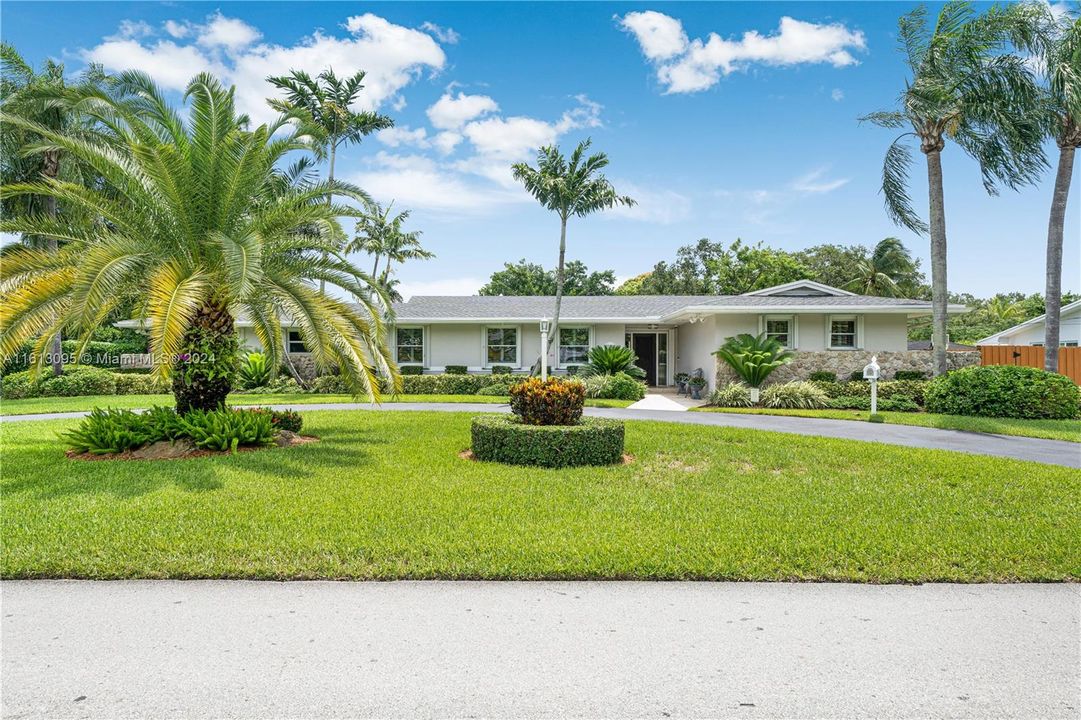 For Sale: $1,590,000 (4 beds, 2 baths, 2793 Square Feet)