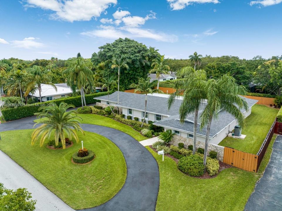 For Sale: $1,590,000 (4 beds, 2 baths, 2793 Square Feet)