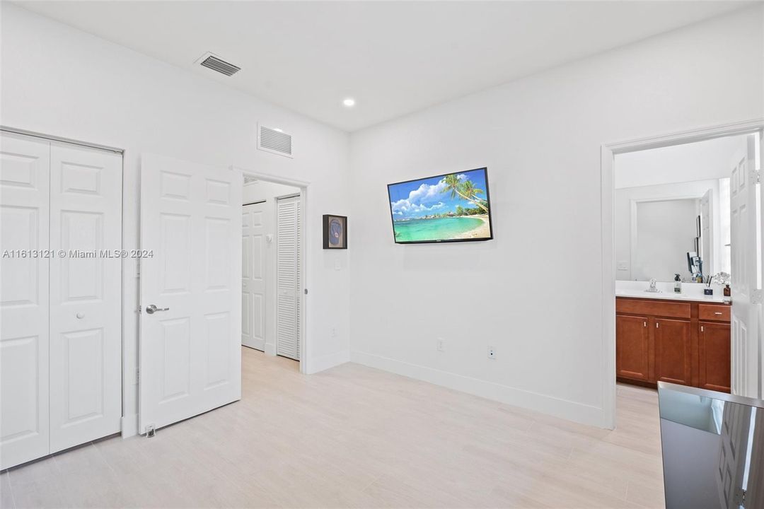 For Sale: $479,000 (2 beds, 2 baths, 1441 Square Feet)