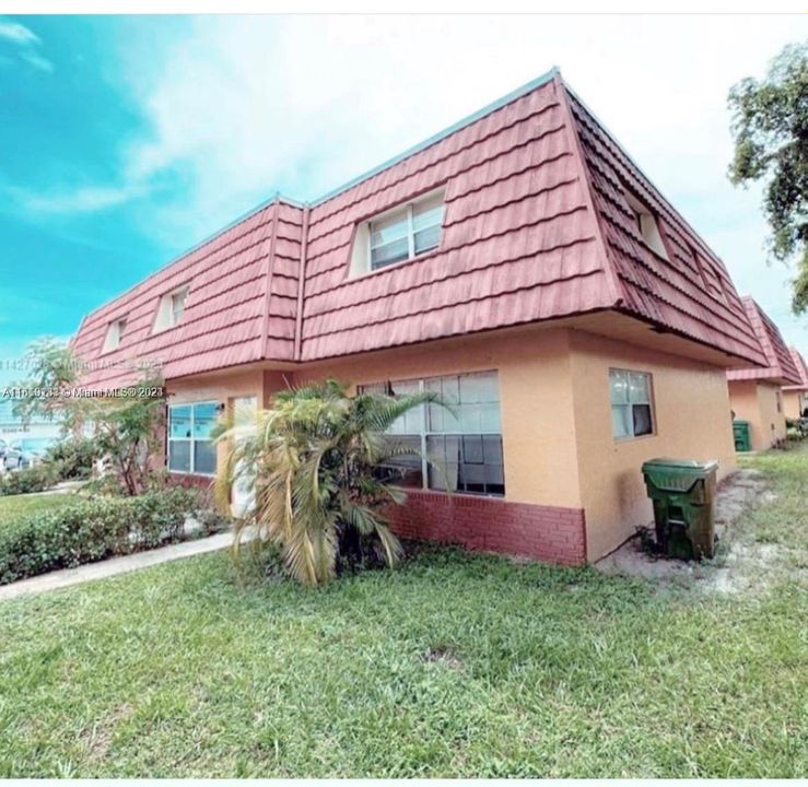 For Sale: $225,000 (2 beds, 1 baths, 940 Square Feet)