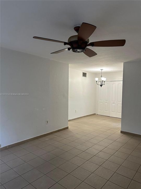 For Rent: $1,900 (1 beds, 1 baths, 760 Square Feet)