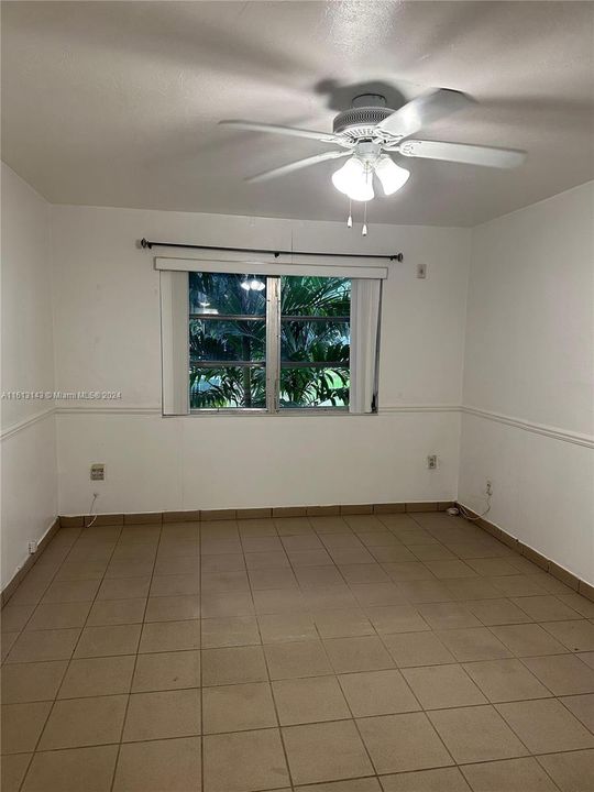 For Rent: $1,900 (1 beds, 1 baths, 760 Square Feet)