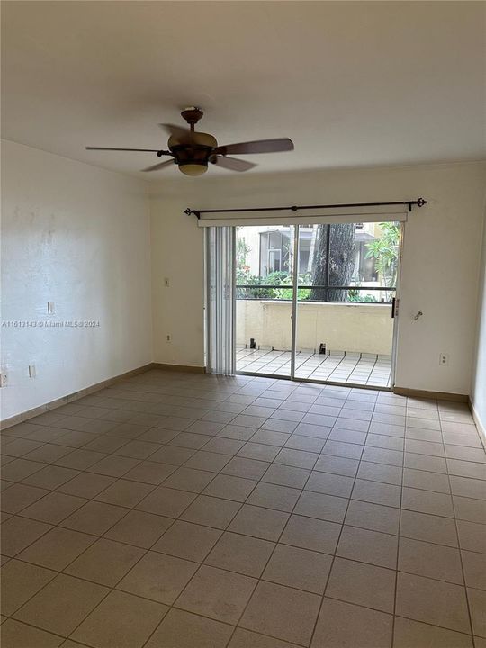 For Rent: $1,900 (1 beds, 1 baths, 760 Square Feet)