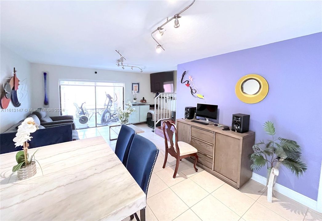 For Sale: $469,000 (2 beds, 1 baths, 1024 Square Feet)