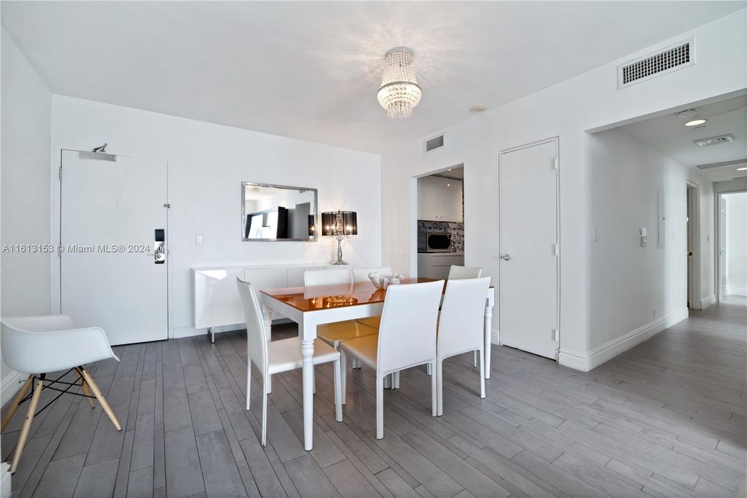For Sale: $870,000 (2 beds, 2 baths, 1088 Square Feet)