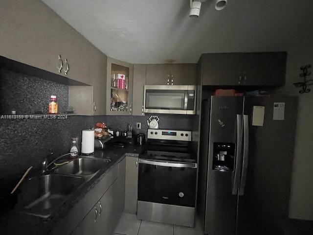 For Sale: $150,000 (2 beds, 2 baths, 1036 Square Feet)