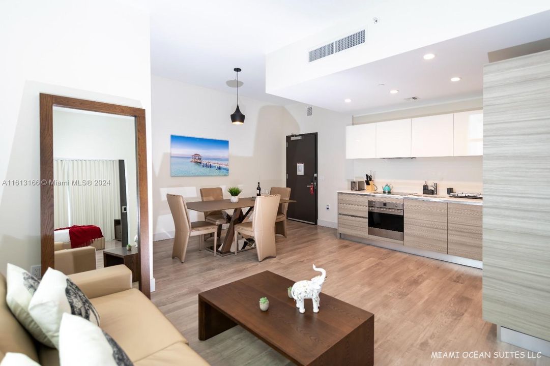 For Sale: $455,000 (1 beds, 1 baths, 622 Square Feet)