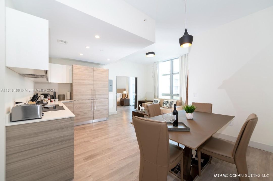 For Sale: $455,000 (1 beds, 1 baths, 622 Square Feet)