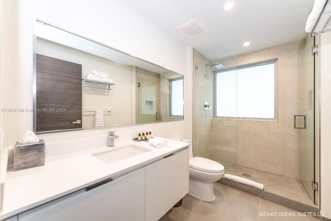 For Sale: $455,000 (1 beds, 1 baths, 622 Square Feet)