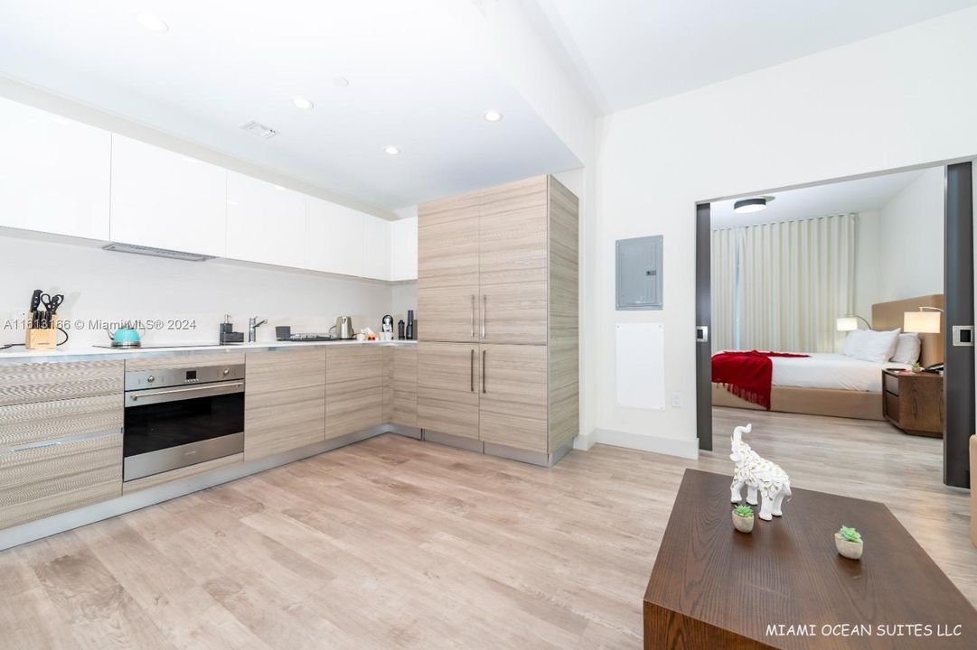 For Sale: $455,000 (1 beds, 1 baths, 622 Square Feet)