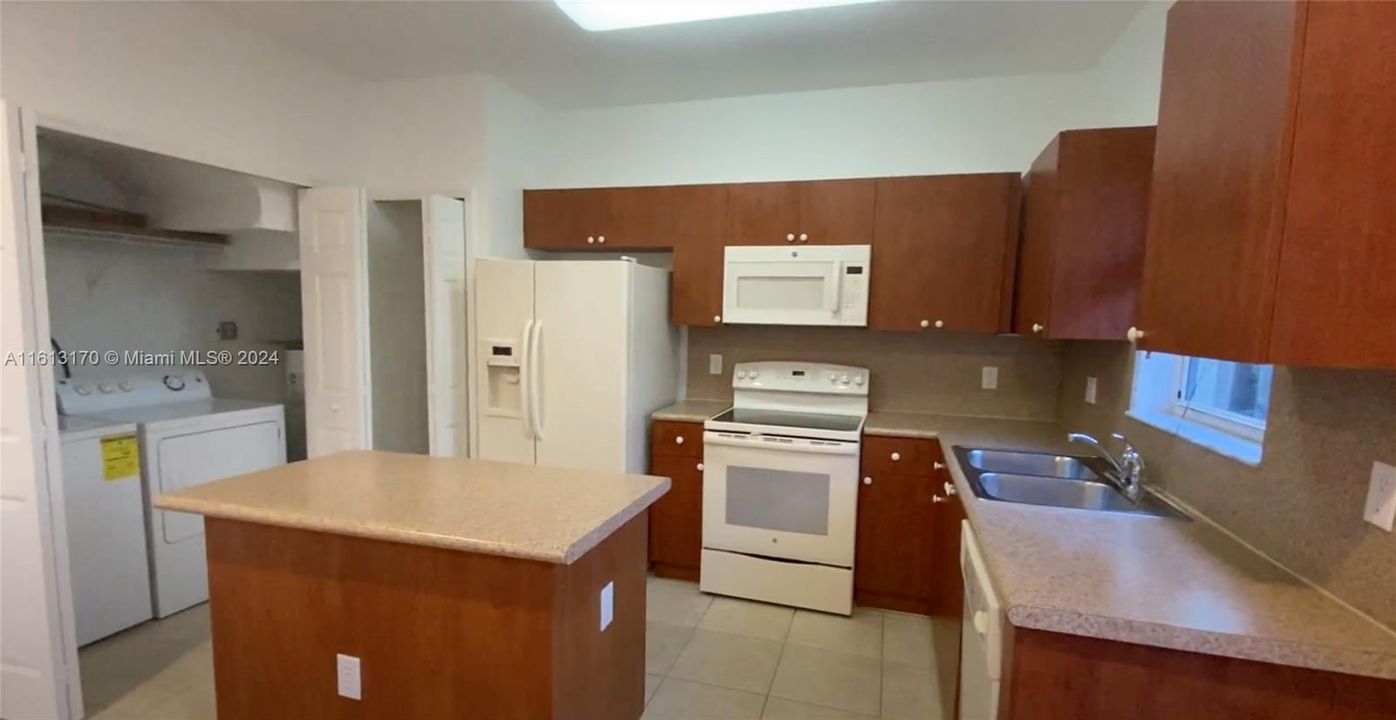 For Sale: $330,000 (3 beds, 2 baths, 1518 Square Feet)