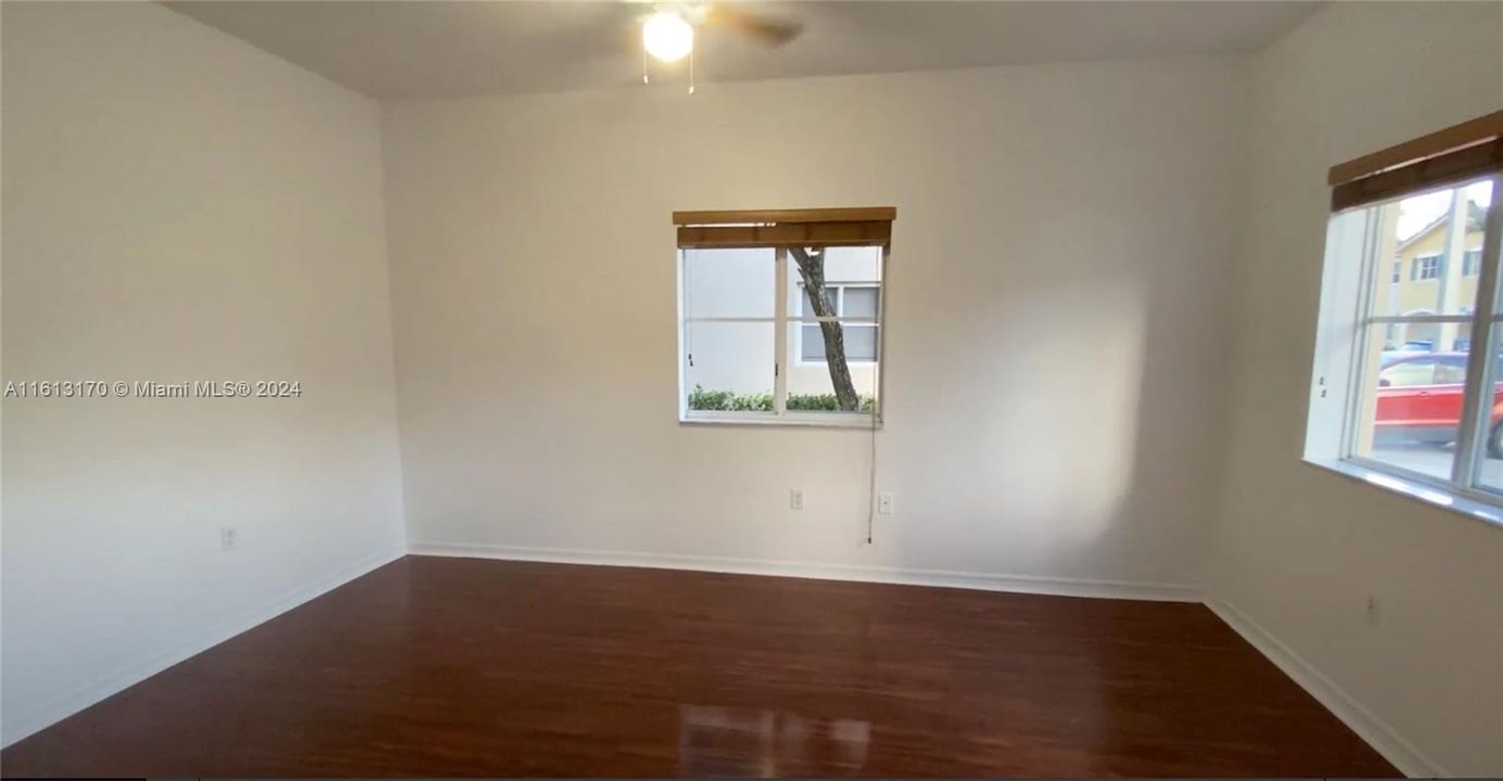 For Sale: $330,000 (3 beds, 2 baths, 1518 Square Feet)