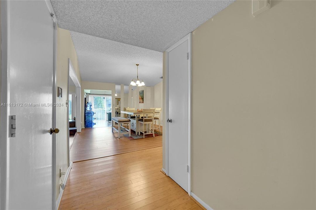 For Sale: $349,900 (3 beds, 2 baths, 1396 Square Feet)