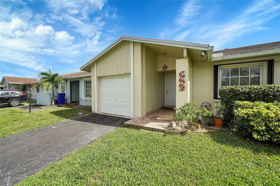 For Sale: $349,900 (3 beds, 2 baths, 1396 Square Feet)