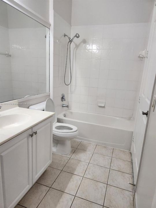 For Rent: $2,700 (2 beds, 2 baths, 1068 Square Feet)