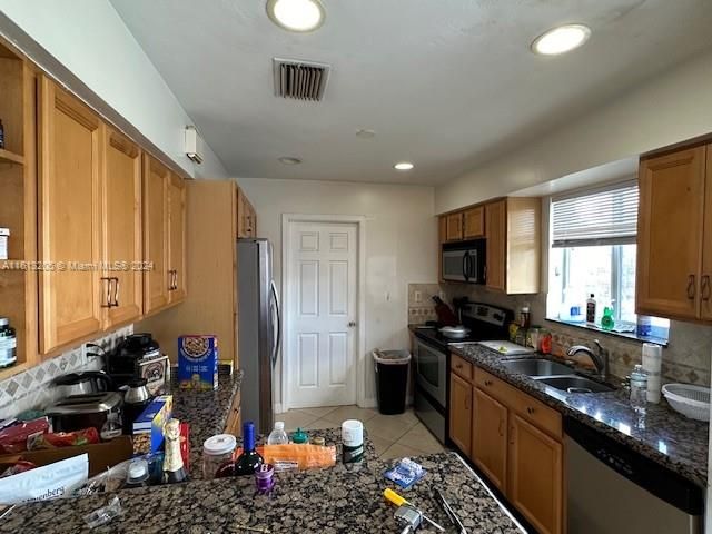 For Rent: $3,000 (3 beds, 2 baths, 1156 Square Feet)