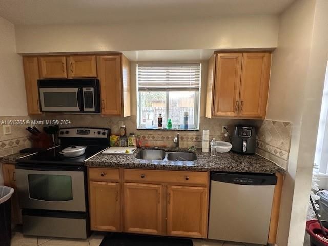 For Rent: $3,000 (3 beds, 2 baths, 1156 Square Feet)