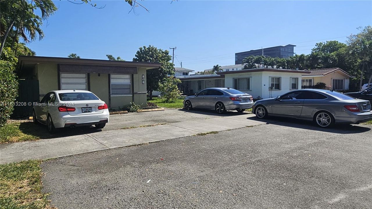Active With Contract: $1,100 (0 beds, 1 baths, 1825 Square Feet)