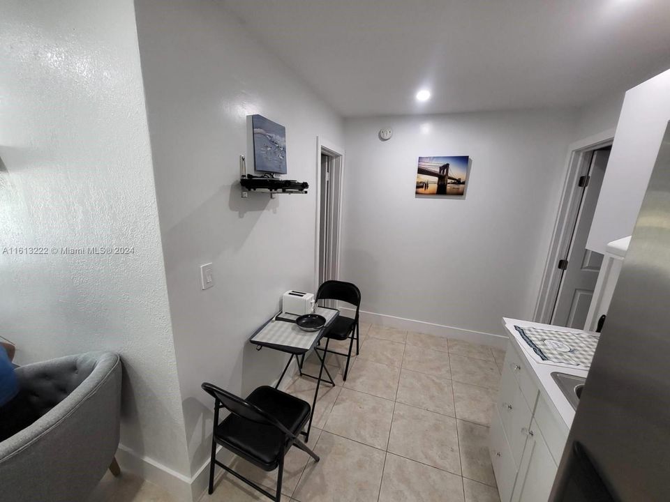 For Rent: $2,250 (2 beds, 1 baths, 2277 Square Feet)