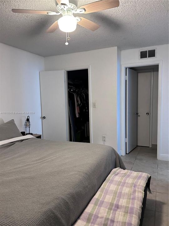 For Sale: $260,000 (1 beds, 1 baths, 747 Square Feet)