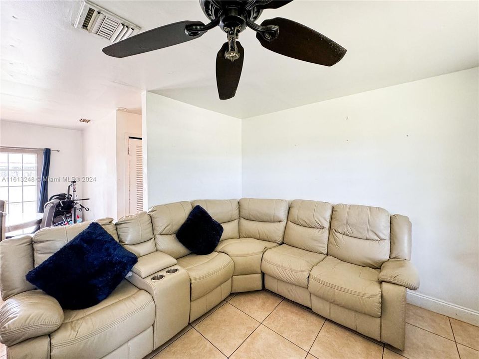 For Sale: $459,900 (3 beds, 2 baths, 1326 Square Feet)