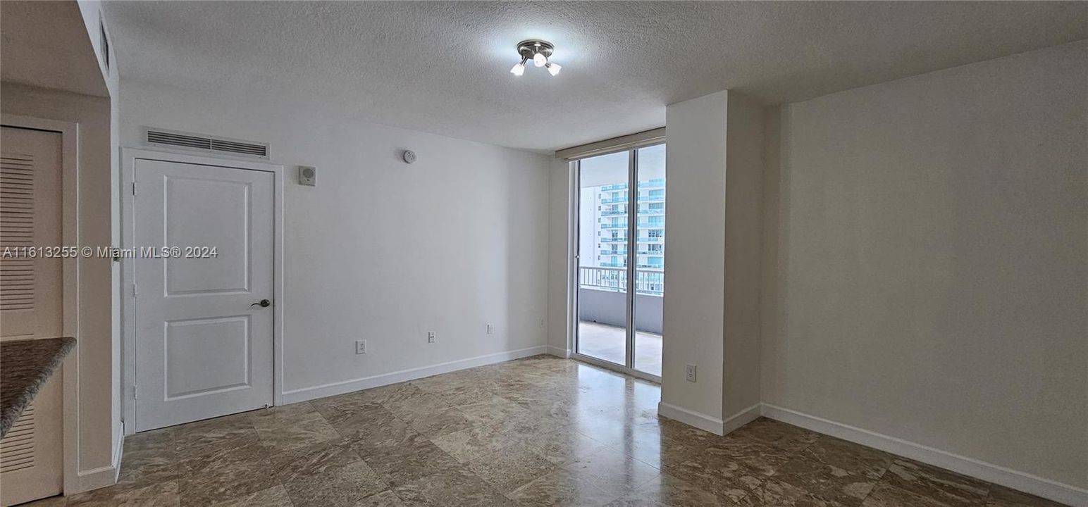 For Rent: $2,800 (1 beds, 1 baths, 630 Square Feet)