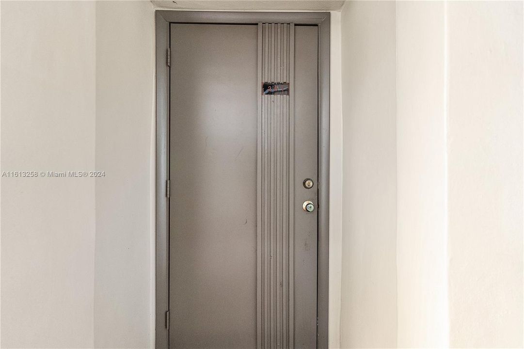 For Rent: $2,300 (2 beds, 2 baths, 965 Square Feet)