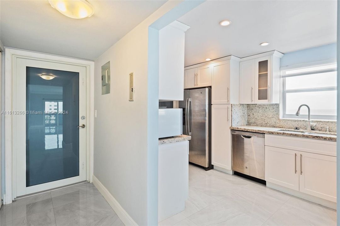 For Sale: $569,000 (2 beds, 2 baths, 1070 Square Feet)