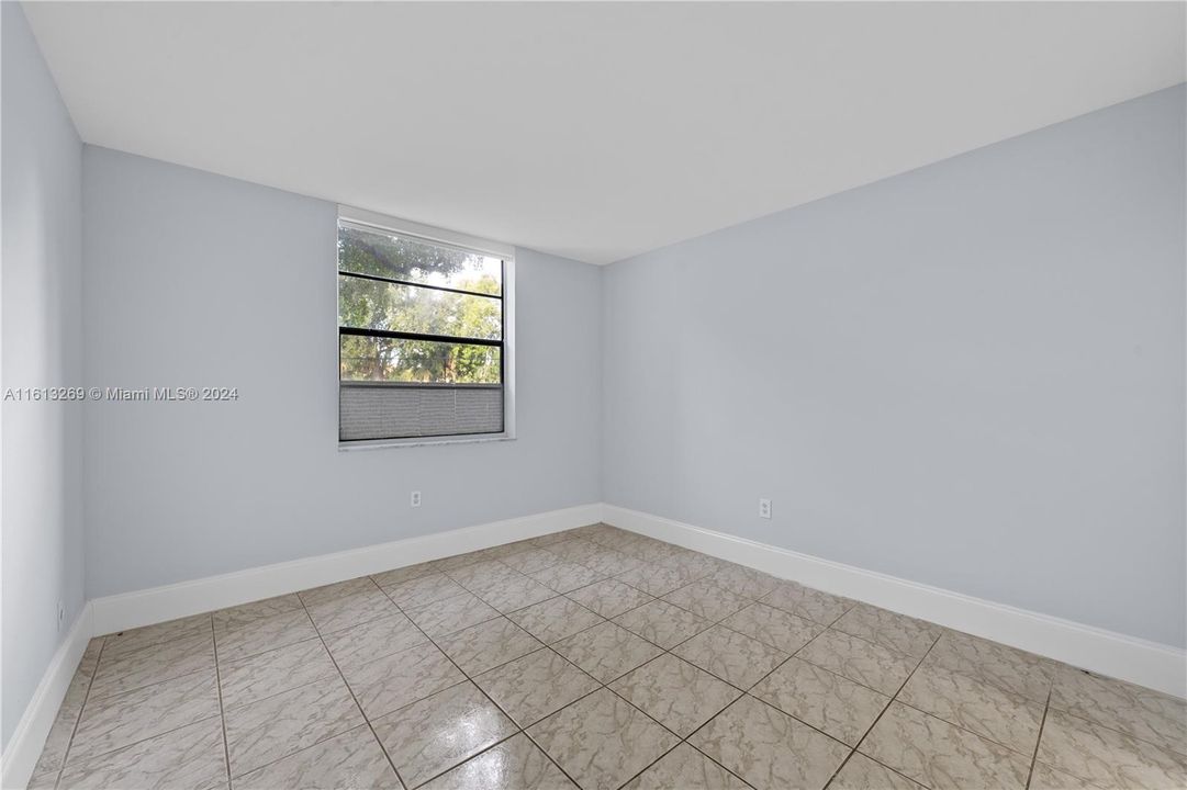 For Sale: $340,000 (2 beds, 2 baths, 990 Square Feet)