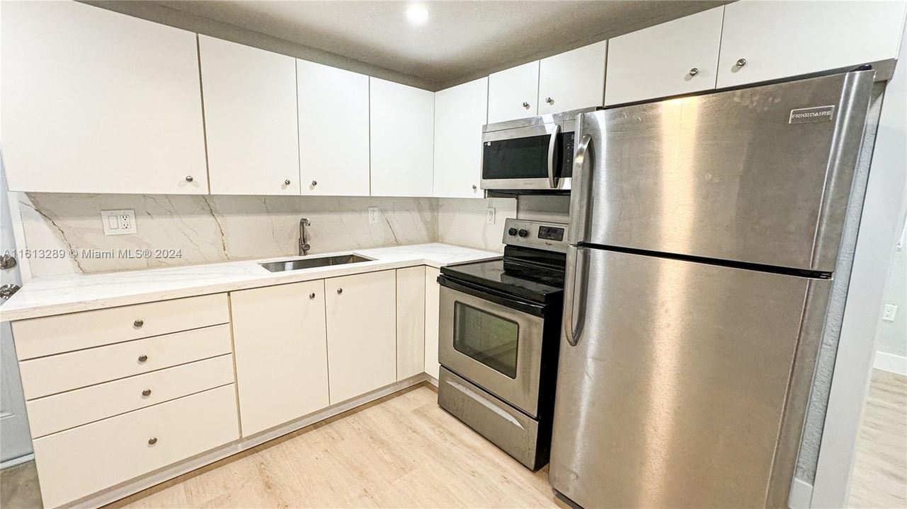 For Rent: $1,800 (1 beds, 1 baths, 1580 Square Feet)