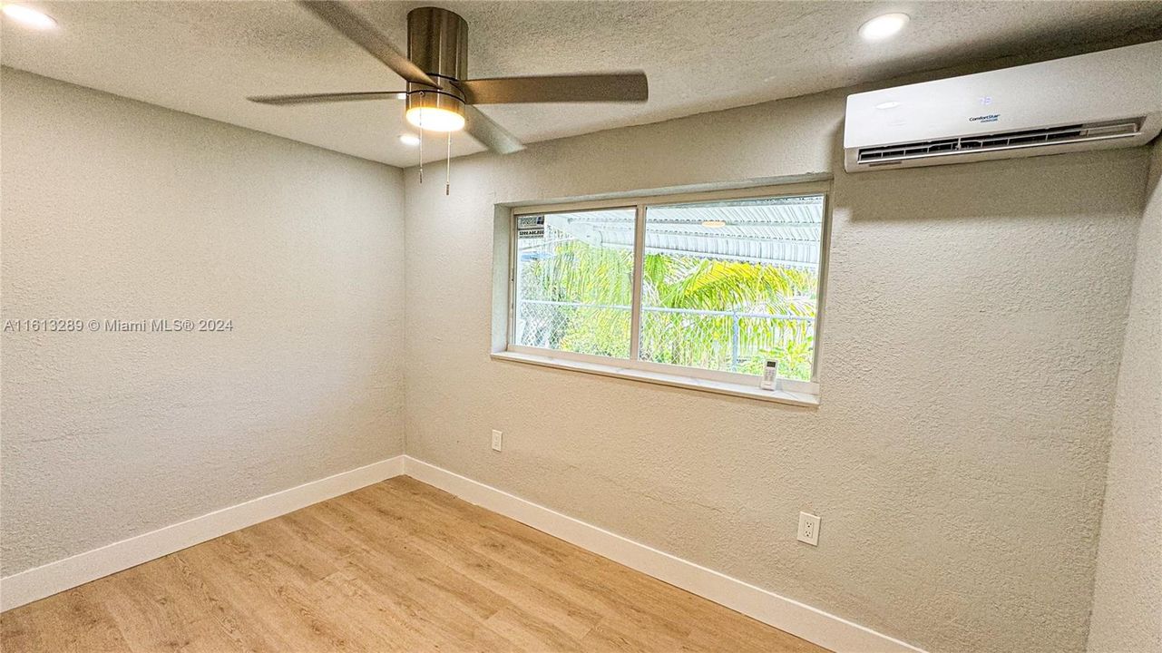 For Rent: $1,800 (1 beds, 1 baths, 1580 Square Feet)
