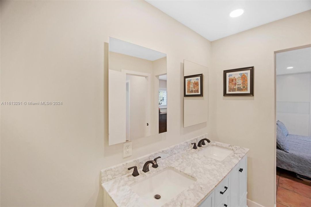 For Sale: $490,000 (2 beds, 1 baths, 1057 Square Feet)