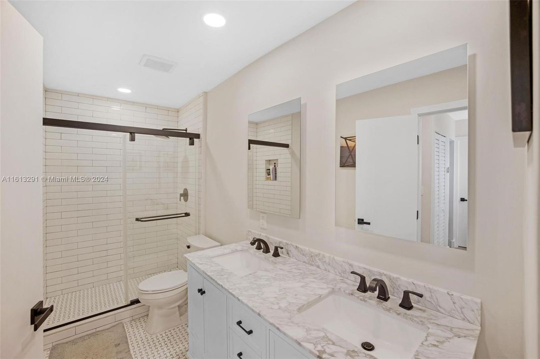 For Sale: $490,000 (2 beds, 1 baths, 1057 Square Feet)