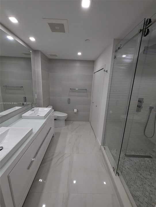 Main bathroom