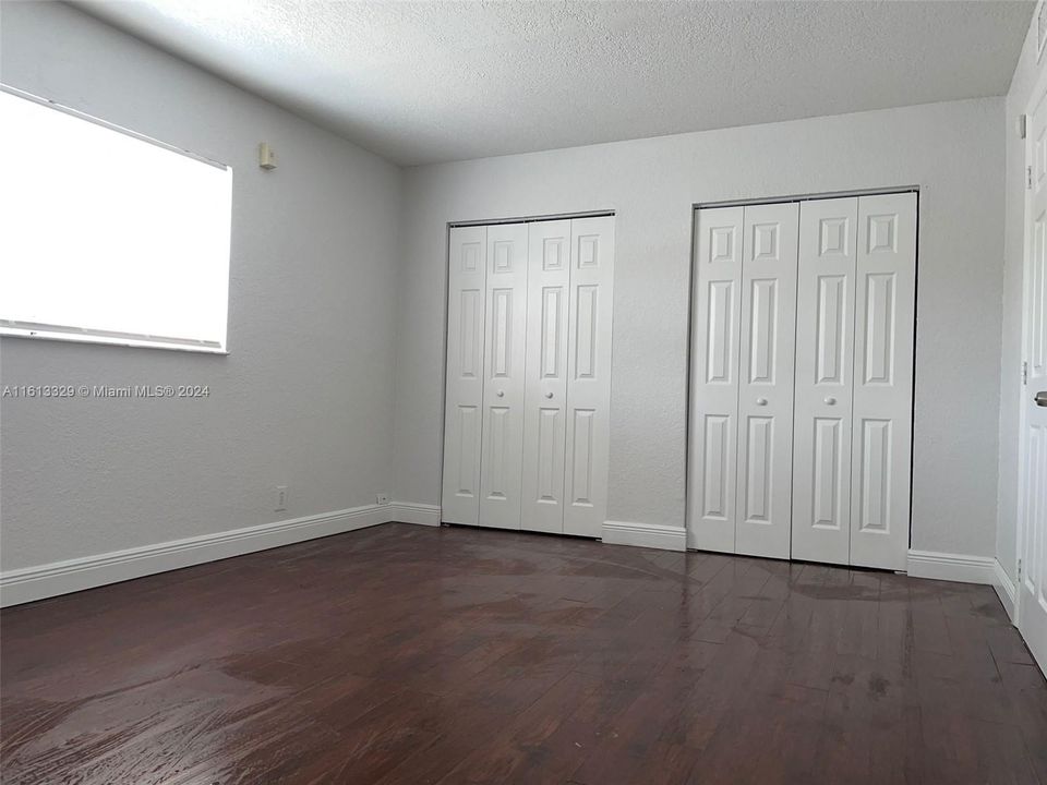 For Rent: $1,900 (1 beds, 1 baths, 880 Square Feet)