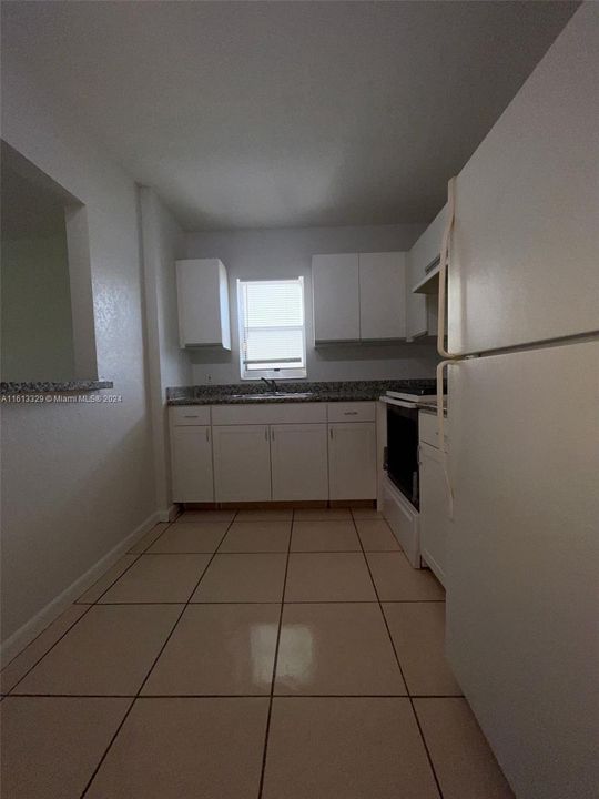 For Rent: $1,900 (1 beds, 1 baths, 880 Square Feet)