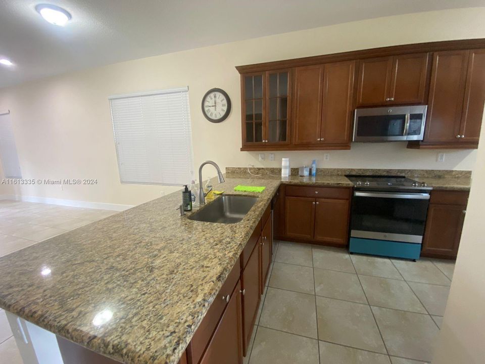 Active With Contract: $4,000 (4 beds, 3 baths, 2433 Square Feet)