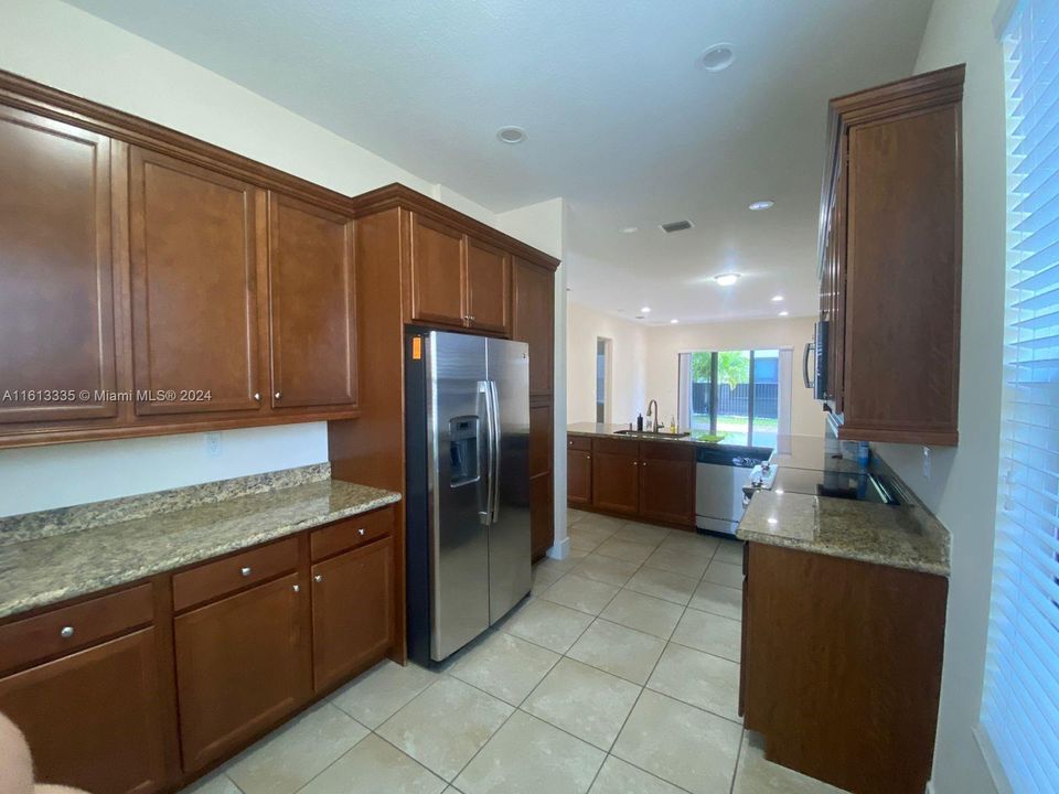 For Rent: $4,100 (4 beds, 3 baths, 2433 Square Feet)