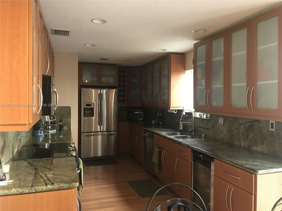 For Rent: $4,000 (3 beds, 2 baths, 1744 Square Feet)