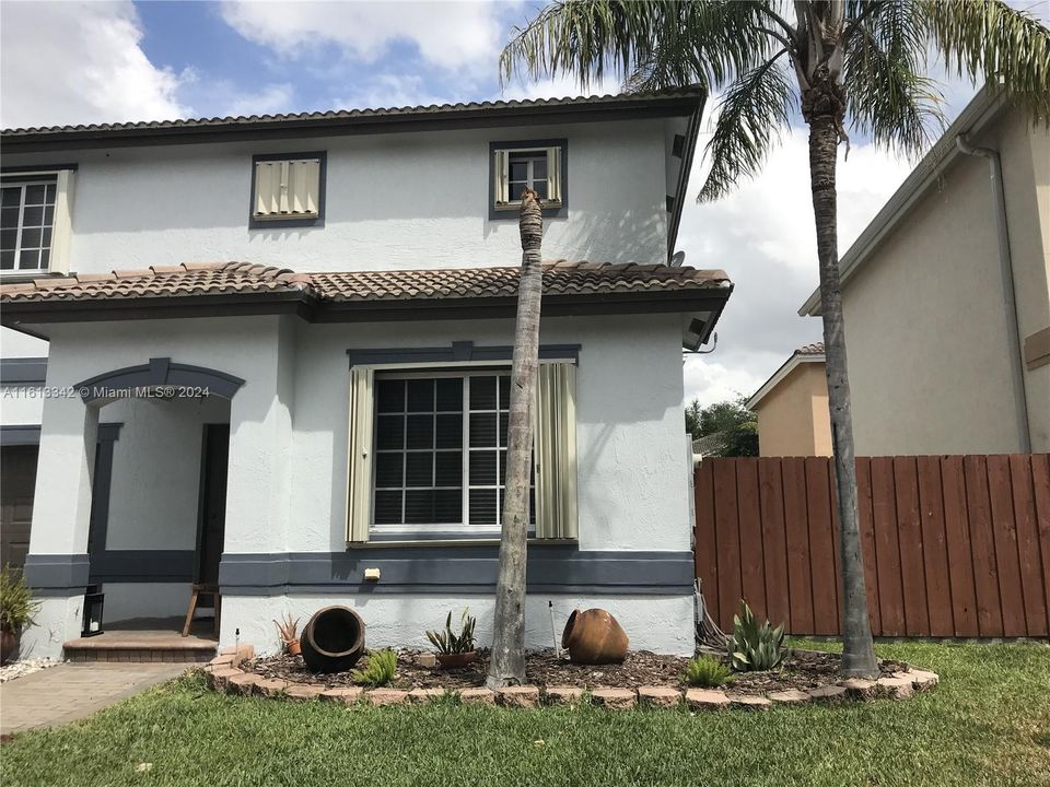 For Rent: $4,000 (3 beds, 2 baths, 1744 Square Feet)