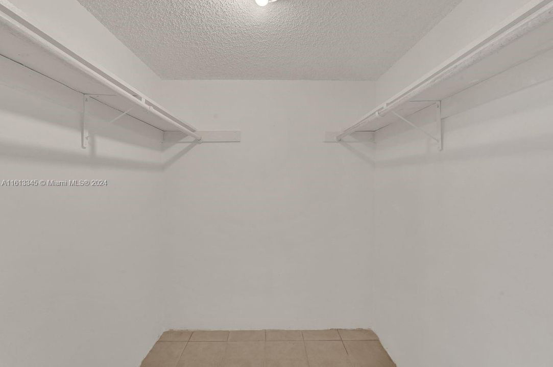 For Rent: $2,300 (2 beds, 2 baths, 965 Square Feet)