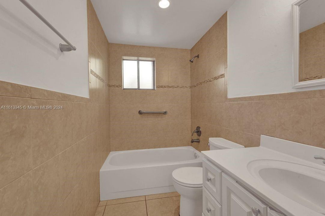 For Rent: $2,300 (2 beds, 2 baths, 965 Square Feet)