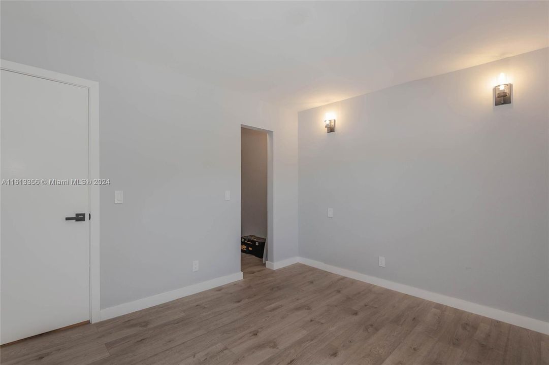 For Sale: $225,000 (2 beds, 2 baths, 904 Square Feet)